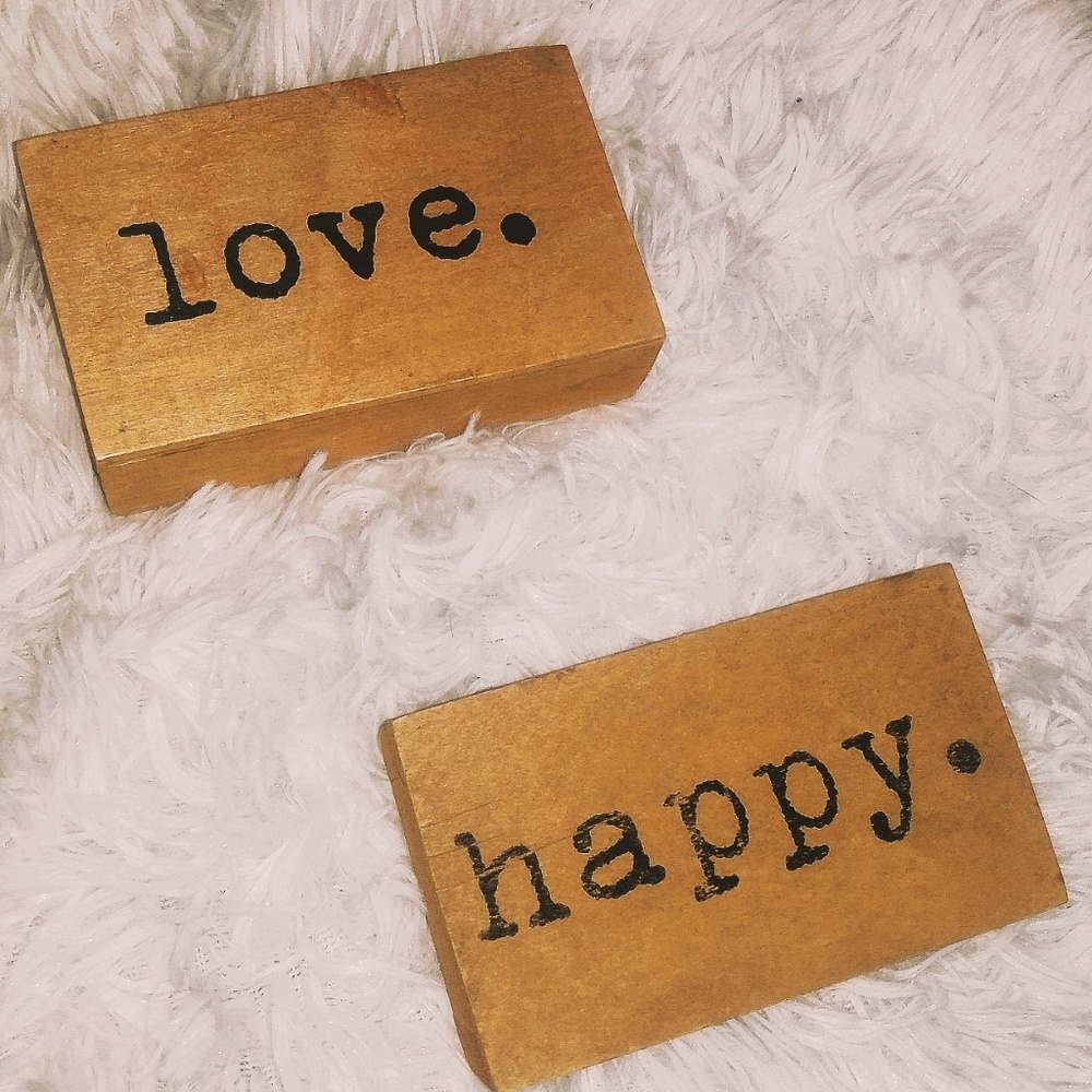 Quoted table top wood decor- farmhouse